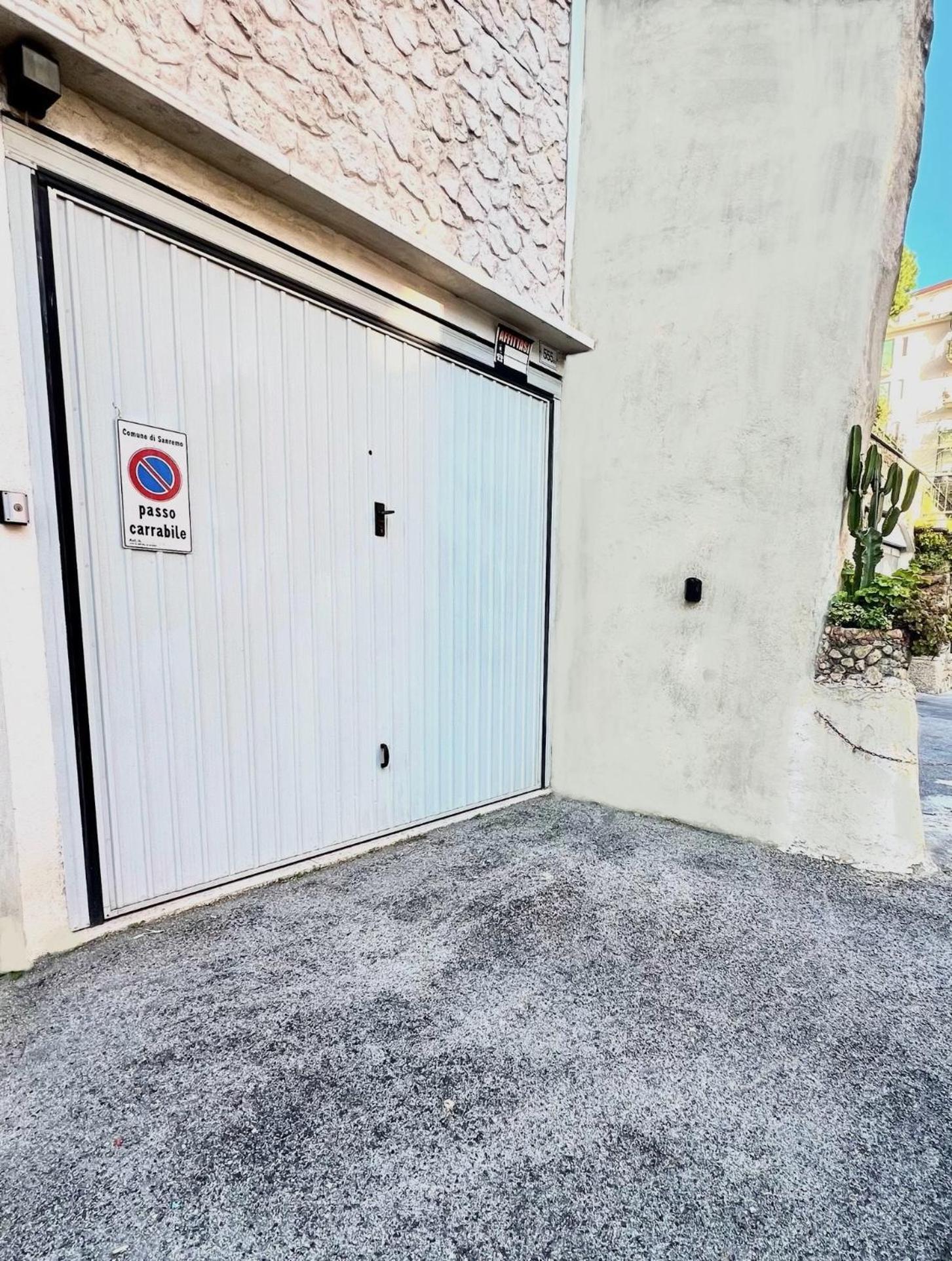 Il Giardino Del Comandante - Trilocale Con Garage Appartement San Remo Buitenkant foto
